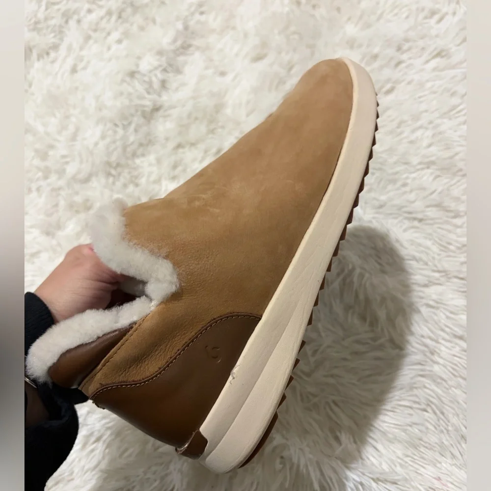 OluKai Malua Hulu Genuine Shearling - Size 9.5 - Waterproof